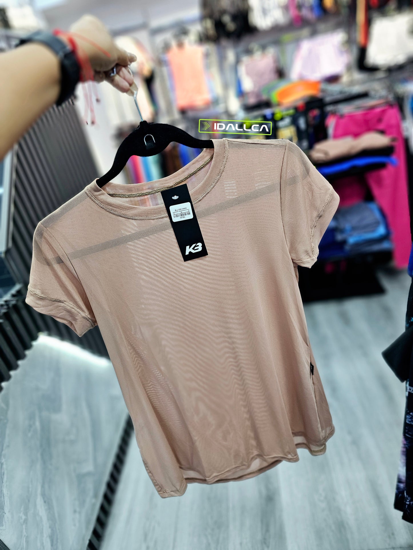 Blusa transparente, Kaybu